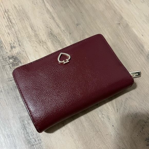 Kate Spade Billfold Wallet, Large, Good Condition - Picture 2 of 4